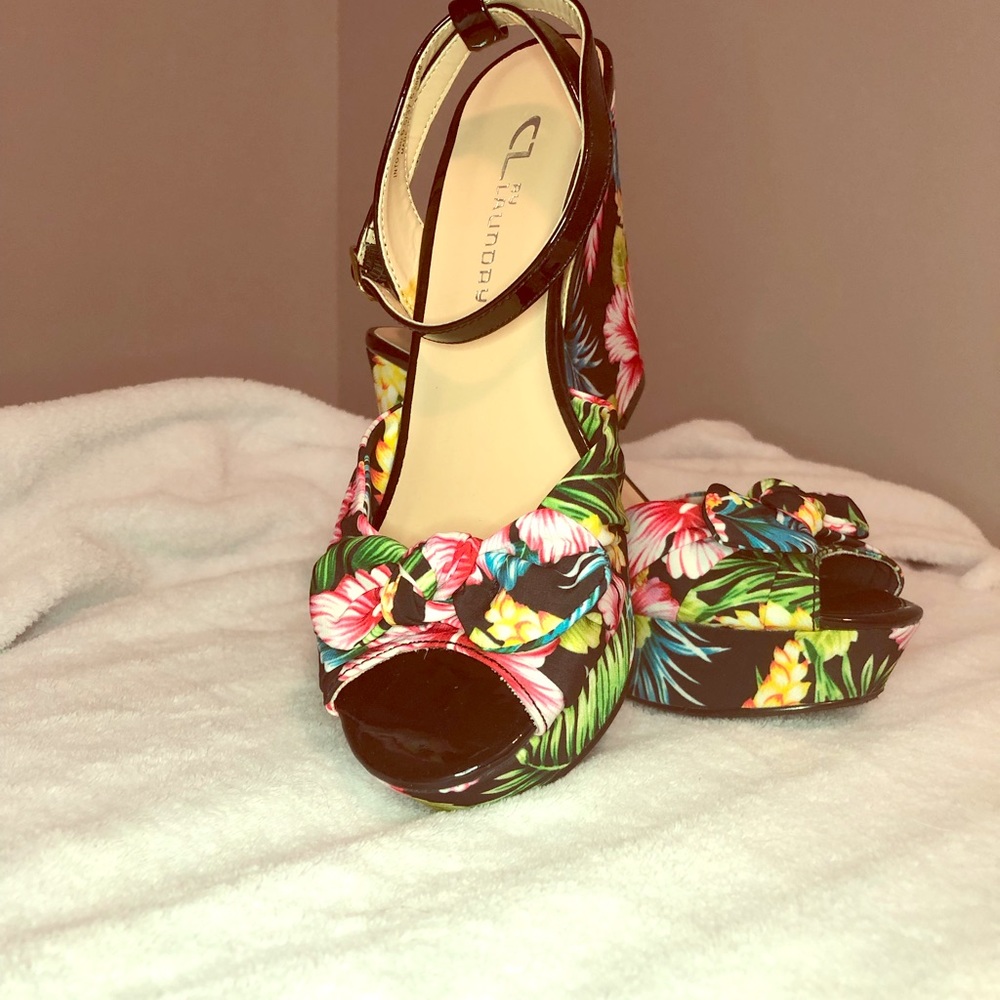 CL by Laundry tropical wedges